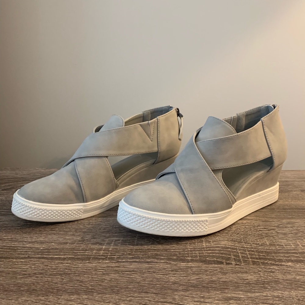 Women’s wedge sneakers